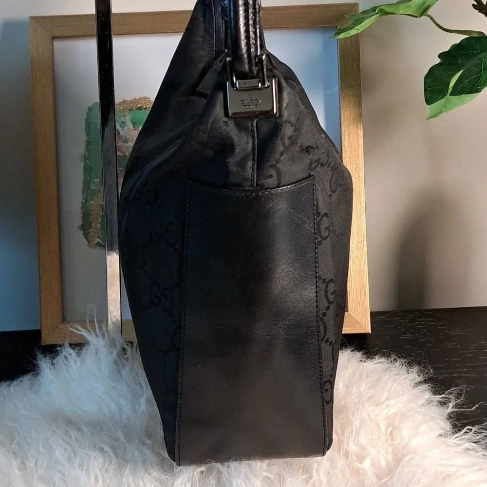 Gucci GG Canvas Shoulder Bag with COA EUC - Picture 4 of 17